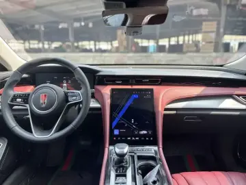 2024 Hongqi H5 с пробегом 17 000 км