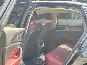 2024 Hongqi H5 с пробегом 17 000 км