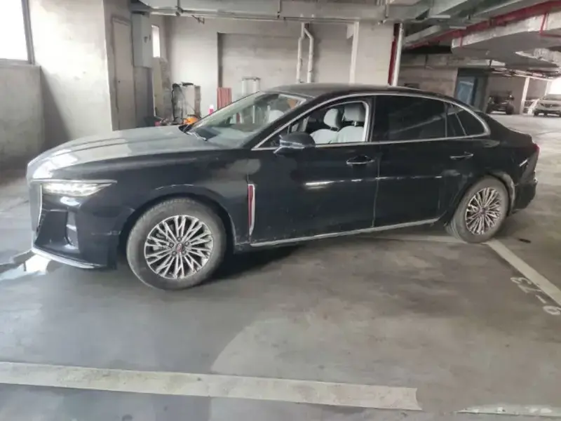 2024 Hongqi H5 с пробегом 44 000 км