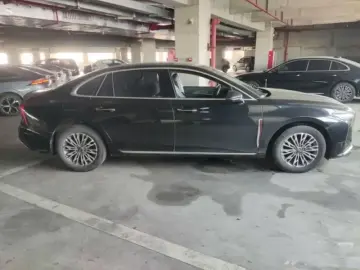 2024 Hongqi H5 с пробегом 44 000 км