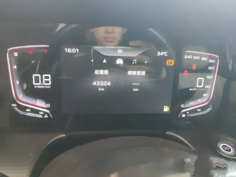 2024 Hongqi H5 с пробегом 44 000 км