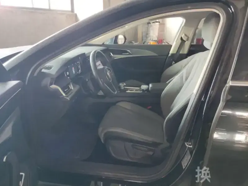 2024 Hongqi H5 с пробегом 44 000 км