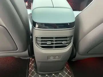 2025 Hongqi Tiangong 08 с пробегом 22 700 км