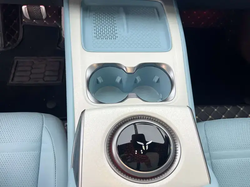 2025 Hongqi Tiangong 08 с пробегом 22 700 км