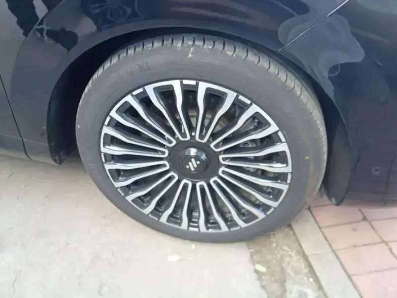 2026 IM Motors (Zhiji) LS8 с пробегом 4 000 км