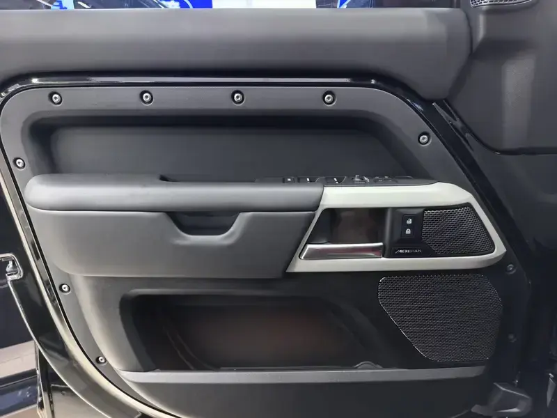 2024 Land Rover Defender с пробегом 18 000 км