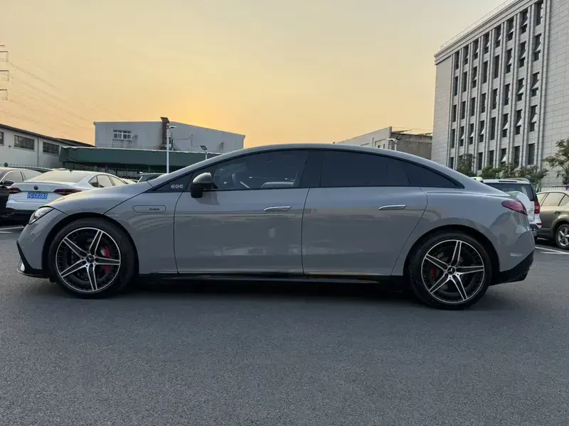 2023 Mercedes-Benz EQE AMG с пробегом 20 000 км