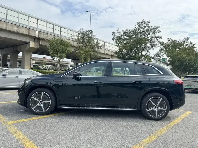 2025 Mercedes-Benz EQS SUV с пробегом 19 000 км