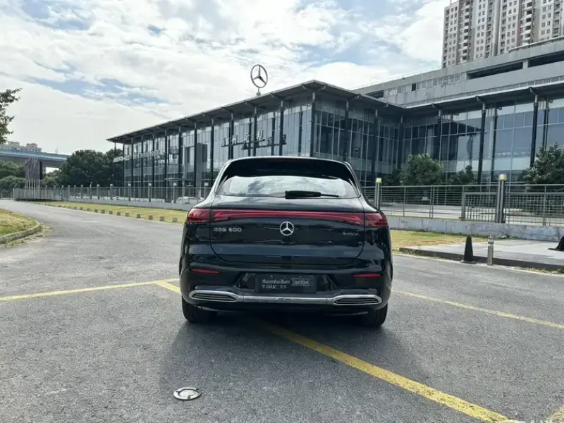 2025 Mercedes-Benz EQS SUV с пробегом 19 000 км