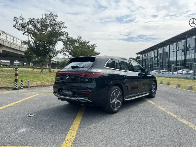 2025 Mercedes-Benz EQS SUV с пробегом 19 000 км