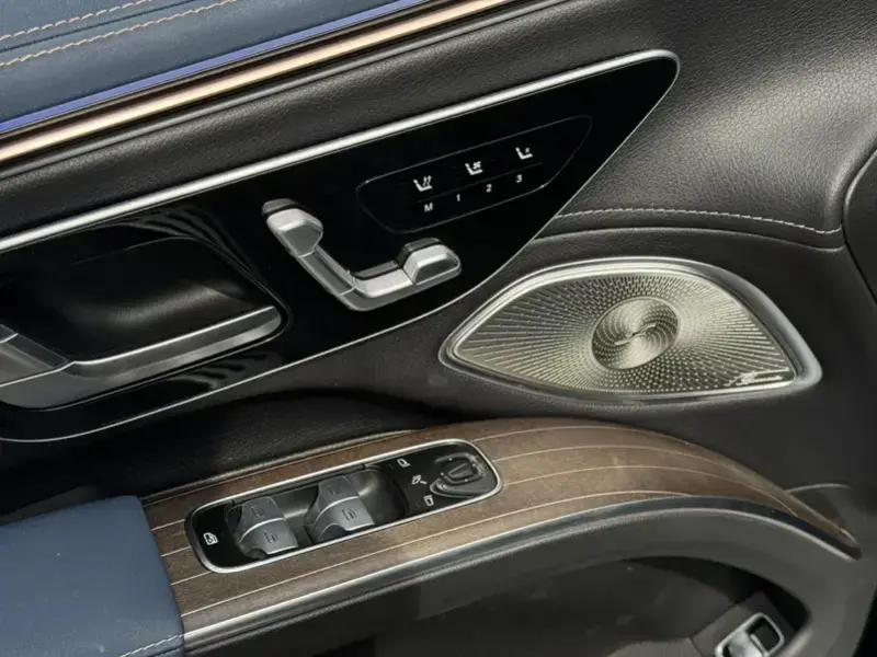 2025 Mercedes-Benz EQS SUV с пробегом 19 000 км