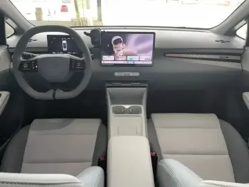 2026 MG 4 EV с пробегом 42 000 км