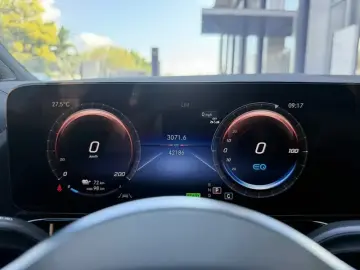 2023 Mercedes-Benz EQA с пробегом 42 000 км