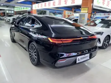 2025 Geely Galaxy Xingyao 8 с пробегом 18 000 км