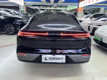 2025 Geely Galaxy Xingyao 8 с пробегом 18 000 км