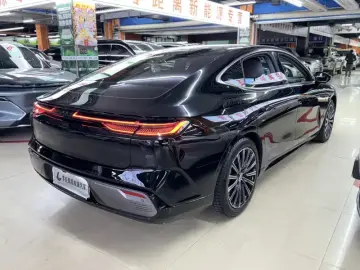 2025 Geely Galaxy Xingyao 8 с пробегом 18 000 км