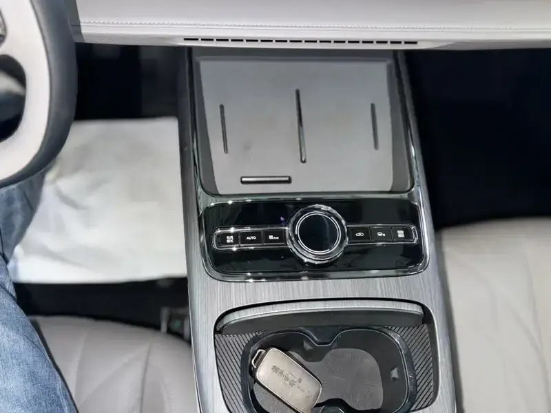 2025 Geely Galaxy Xingyao 8 с пробегом 18 000 км