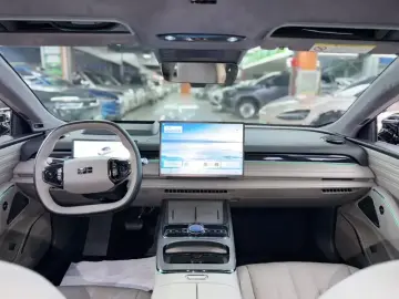 2025 Geely Galaxy Xingyao 8 с пробегом 18 000 км