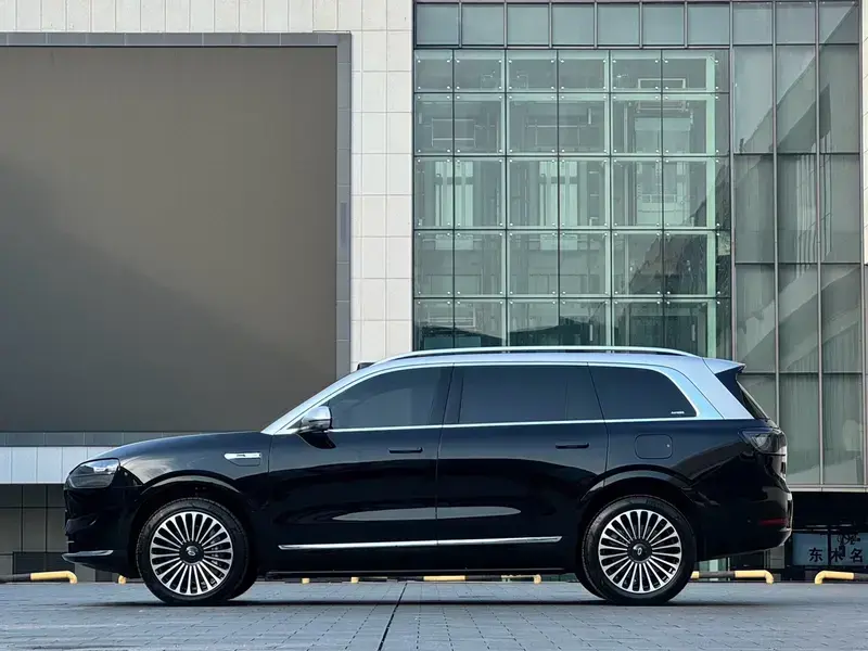 2024 Aito AITO M9 с пробегом 19 000 км