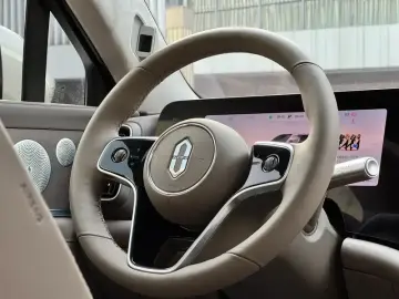 2024 Aito AITO M9 с пробегом 19 000 км