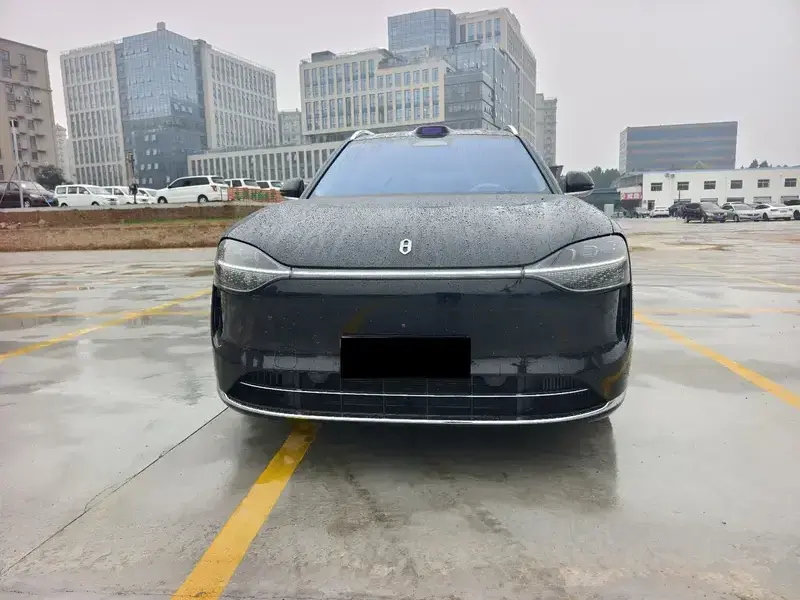 2024 Aito AITO M9 с пробегом 49 000 км