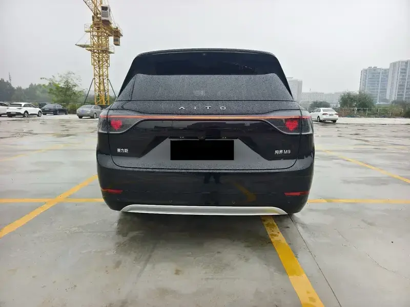 2024 Aito AITO M9 с пробегом 49 000 км