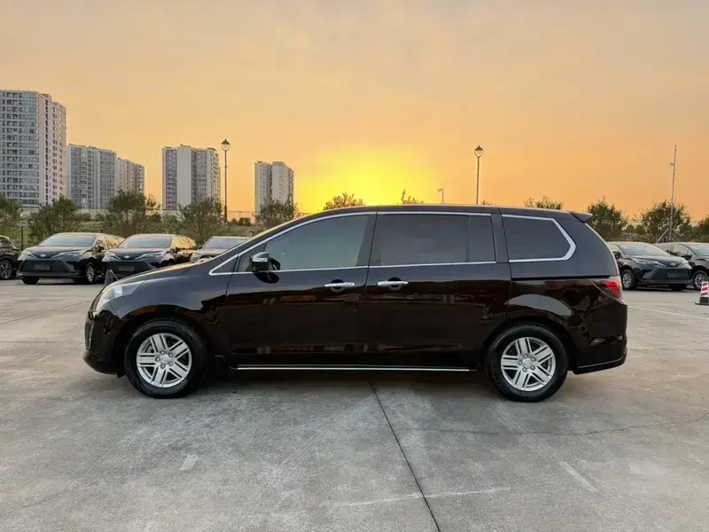 2013 Mazda 8 с пробегом 120 000 км