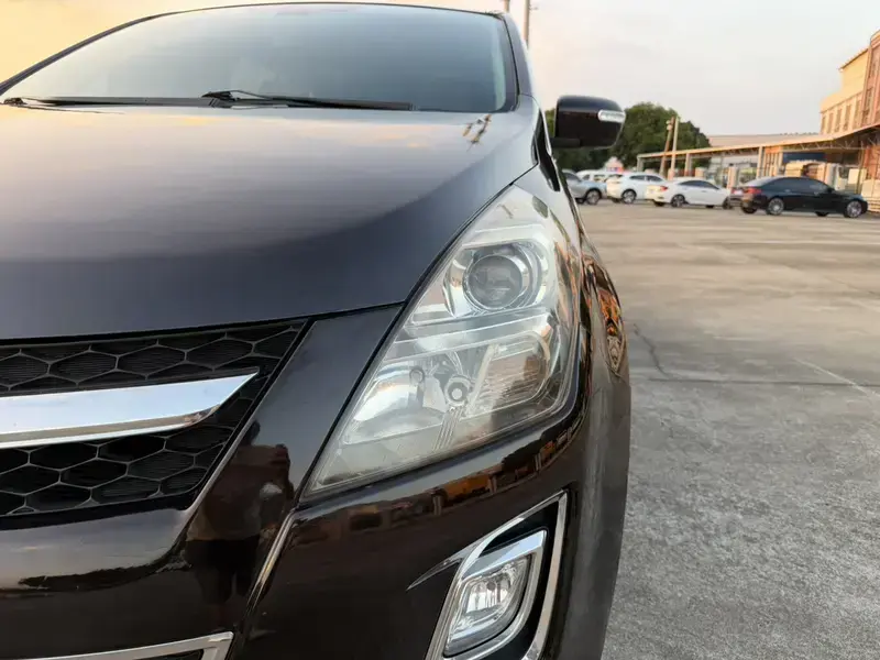 2013 Mazda 8 с пробегом 120 000 км