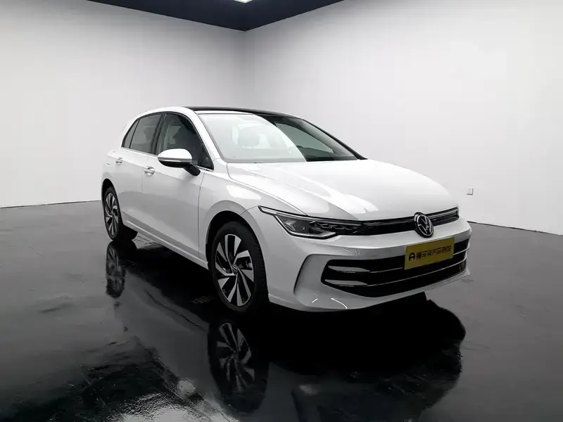2026 Volkswagen Golf Electric с пробегом 700 км