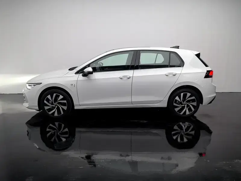 2026 Volkswagen Golf Electric с пробегом 700 км