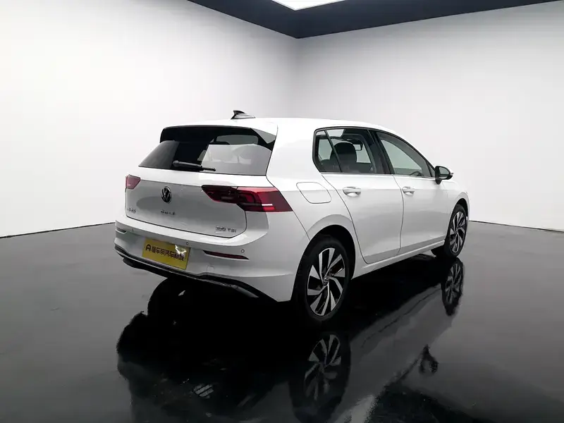 2026 Volkswagen Golf Electric с пробегом 700 км