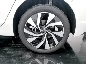 2026 Volkswagen Golf Electric с пробегом 700 км