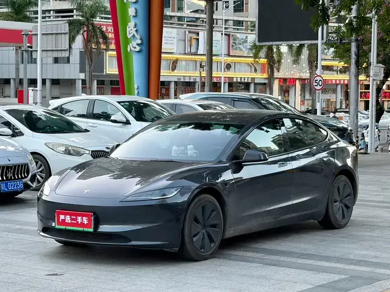 2023 Tesla Model 3 с пробегом 36 000 км
