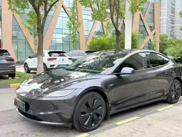 2023 Tesla Model 3 с пробегом 30 000 км