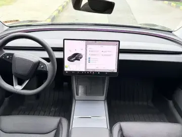 2023 Tesla Model 3 с пробегом 30 000 км