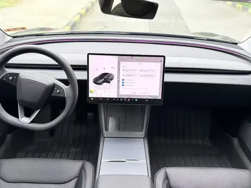 2023 Tesla Model 3 с пробегом 30 000 км