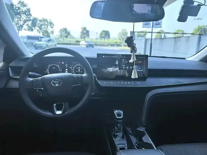 2024 Toyota Camry с пробегом 33 000 км