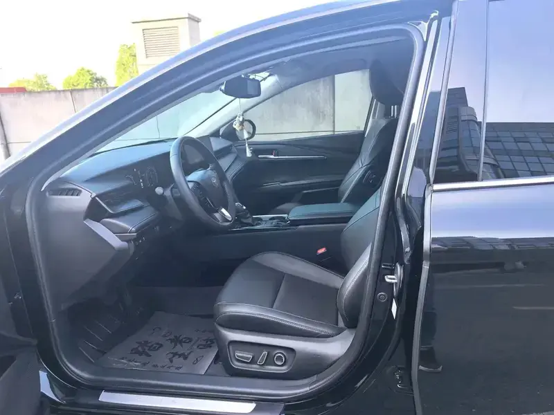 2024 Toyota Camry с пробегом 33 000 км