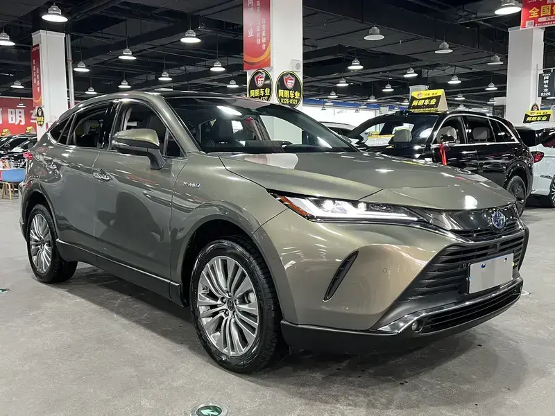 2023 Toyota Harrier с пробегом 28 000 км