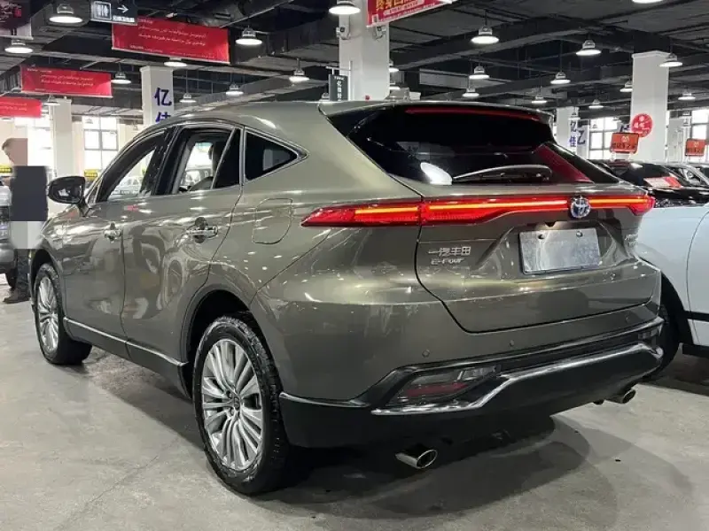 2023 Toyota Harrier с пробегом 28 000 км