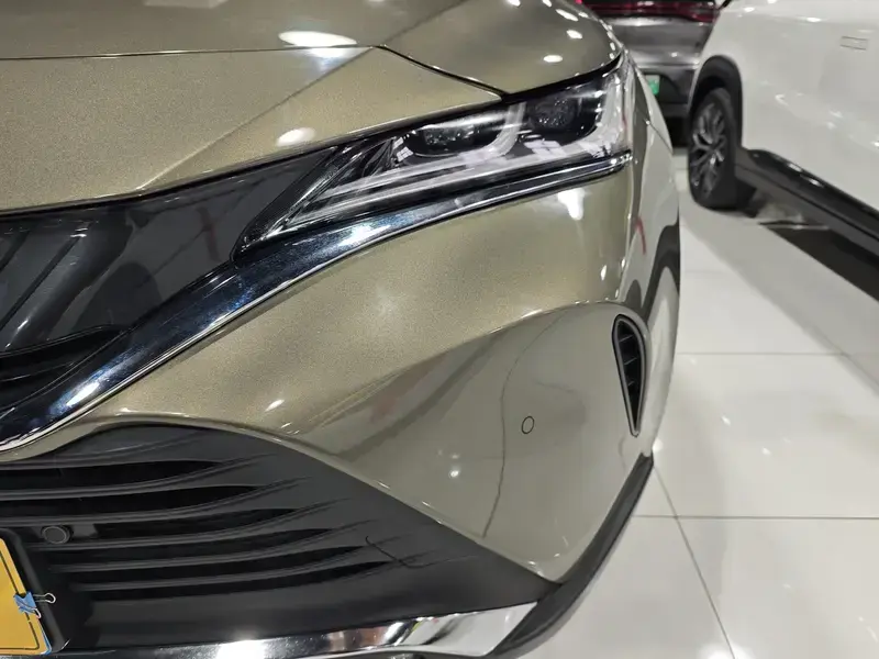 2023 Toyota Harrier с пробегом 28 000 км