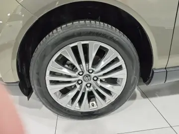 2023 Toyota Harrier с пробегом 28 000 км