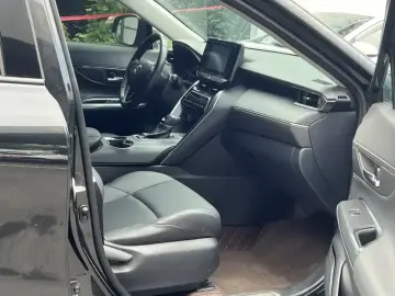 2022 Toyota Venza с пробегом 101 700 км