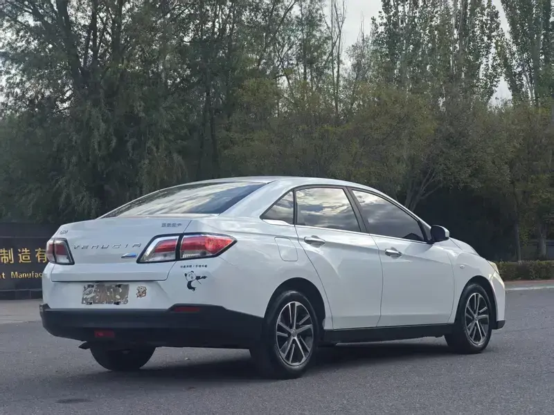 2020 Venucia D60 с пробегом 110 000 км