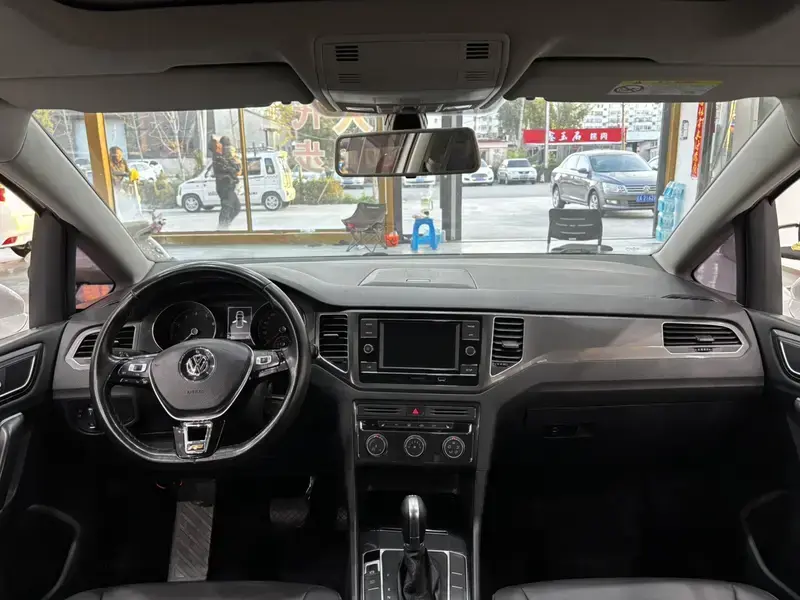 2018 Volkswagen Golf Sportsvan с пробегом 90 000 км