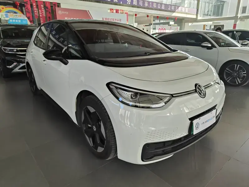 2025 Volkswagen ID.3 с пробегом 25 000 км