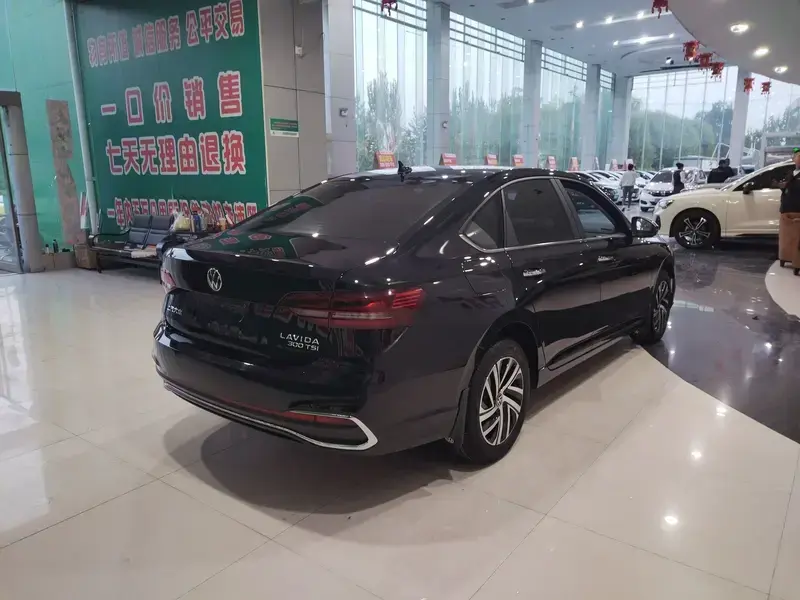 2023 Volkswagen Lavida с пробегом 35 000 км