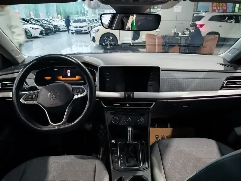 2023 Volkswagen Lavida с пробегом 35 000 км