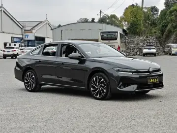 2026 Volkswagen Sagitar с пробегом 12 000 км