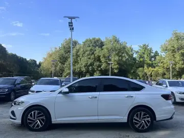 2024 Volkswagen Lavida с пробегом 20 000 км
